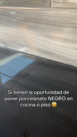 Algo que me hubiese gustado saber antes de elegir este color, que no te pase también. 😭😭 #hogar #porcelanato #porcelanatonegro #cocina #casa #nolocompres #nolorecomiendo #ceramica #limpieza #clean 