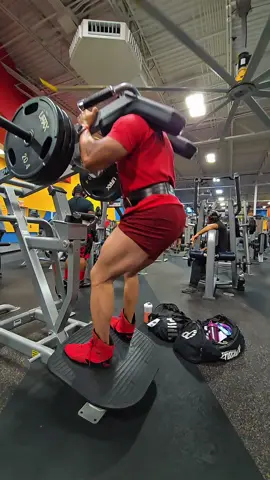 #CapCut #personaltrainer #Fitness #goals #motivation #bodybuilding #legsworkout 