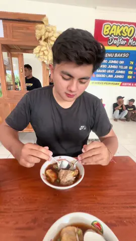 Lagi makan @BAKSO GAYENG NGANJUK #fyp #fypage #nganjuk #nganjuk24jam #baksoviral #bakso #baksogayeng #berbek 