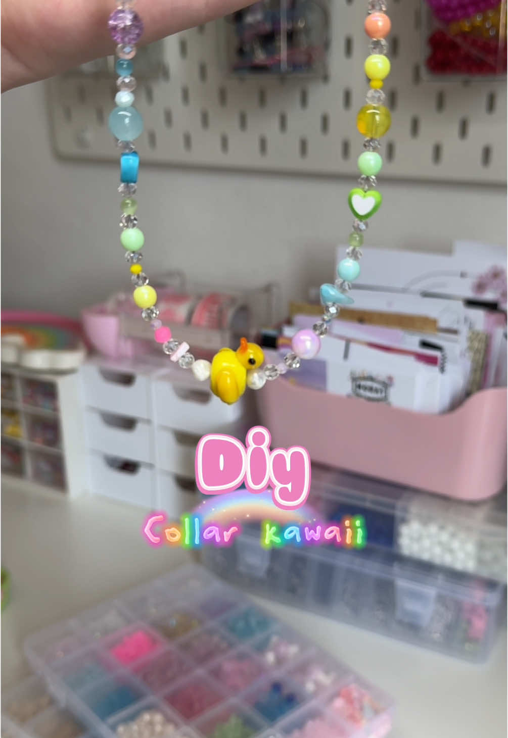 Creando un collar de charm kawaii 🐥✨🩵🍭 #collares #charm #DIY #kawaii #collaresaesthetic #fyp 