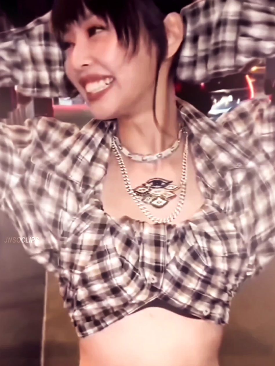 ela muito diva nessa roupa #fyp #fy #foryou #viral #ruby #jennie #jennieedit #jenniekim #kpop #blackpink 