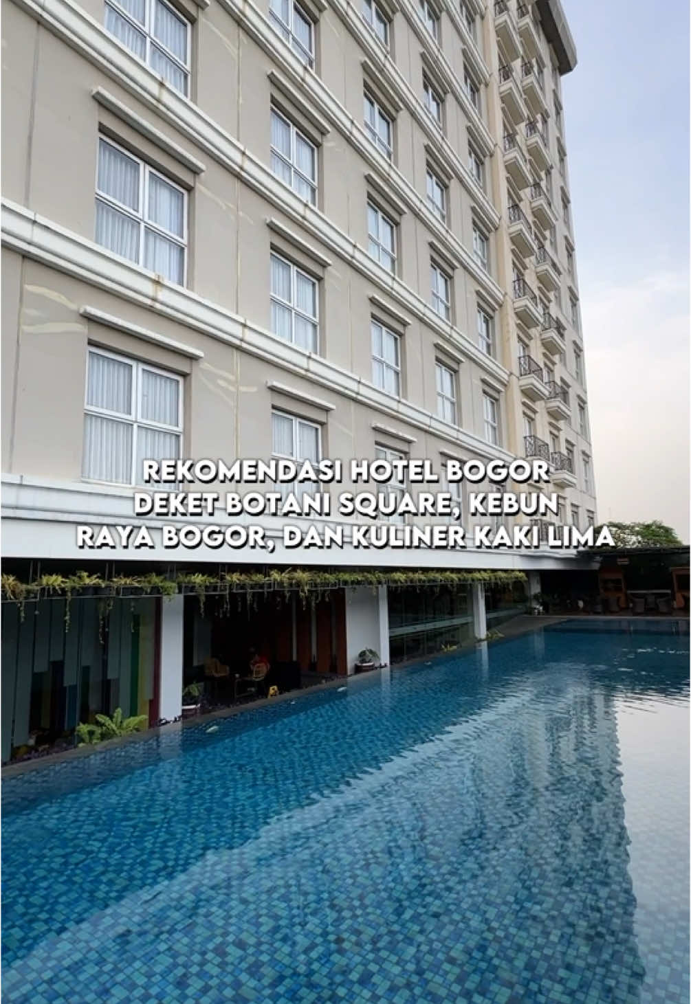 Hotel di Pusat Kota Bogor cuma 200ribuan/ orang‼️ Buat kalian yg   staycation cobain deh nginep di Swiss-Belhotel Bogor🍃 Deket ke tempat wisata dan area kuliner✅ Apalagi skrg udah bisa booking hotelnya via Tiktok, klik tag lokasi di video > pilih tipe kamar > masukan kode promo > bayar✌🏻 Liburan hemat, kantong aman deh😌 #hotelbogor #staycationbogor #explorebogor #bogor #JelajahHepi #familyfriendly #kidsfriendly #promohotel #swissbellhotel #rekomendasihotel #placetostay 