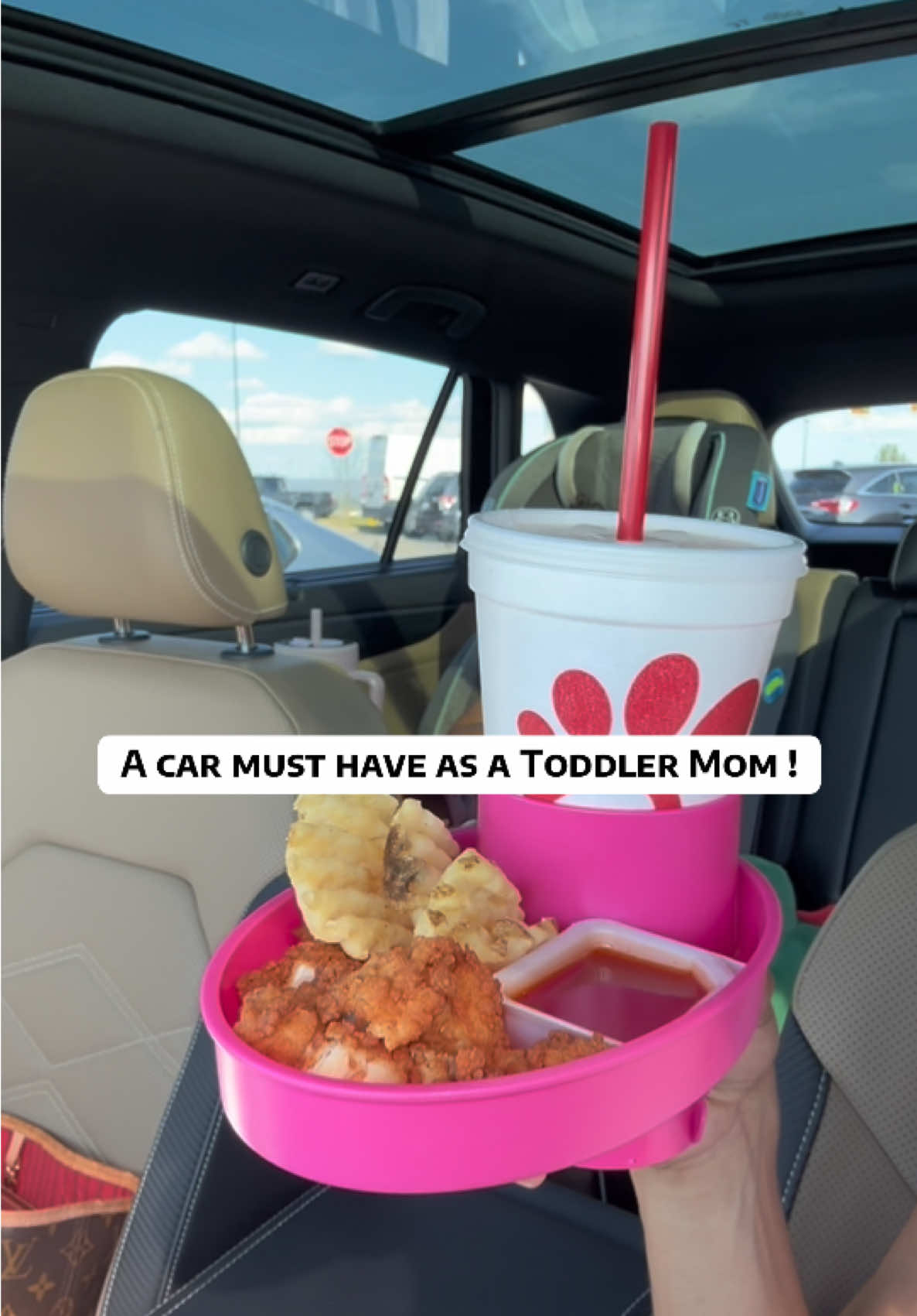 This is so convenient for the car ! Especially if you have a kid that watches their tablet while in the car, you are able to eat and watch at the same time !  & No more spilling the dipping sauce anymore 🙃 #momtok #carmusthave #GlowUpCetaphil 