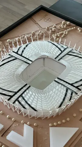 Proceso de creación de maqueta para la remodelación del Estadio Monumental de Colo-Colo  . 1 mes de trabajo resumido en 1 minuto 🤩 . Escala 1:500 | 90x120cm Modelo realizado en Rhino/Grasshopper e impresa en 3d con detalles en chapa de madera . Hok + Valle Cornejo arquitectos . Recopilación y edición  Florencia Tarsetti #fyp #colocolo #maqueta #estadio #chile #arquitectura #estadiomonumental #architecture #stadium #model