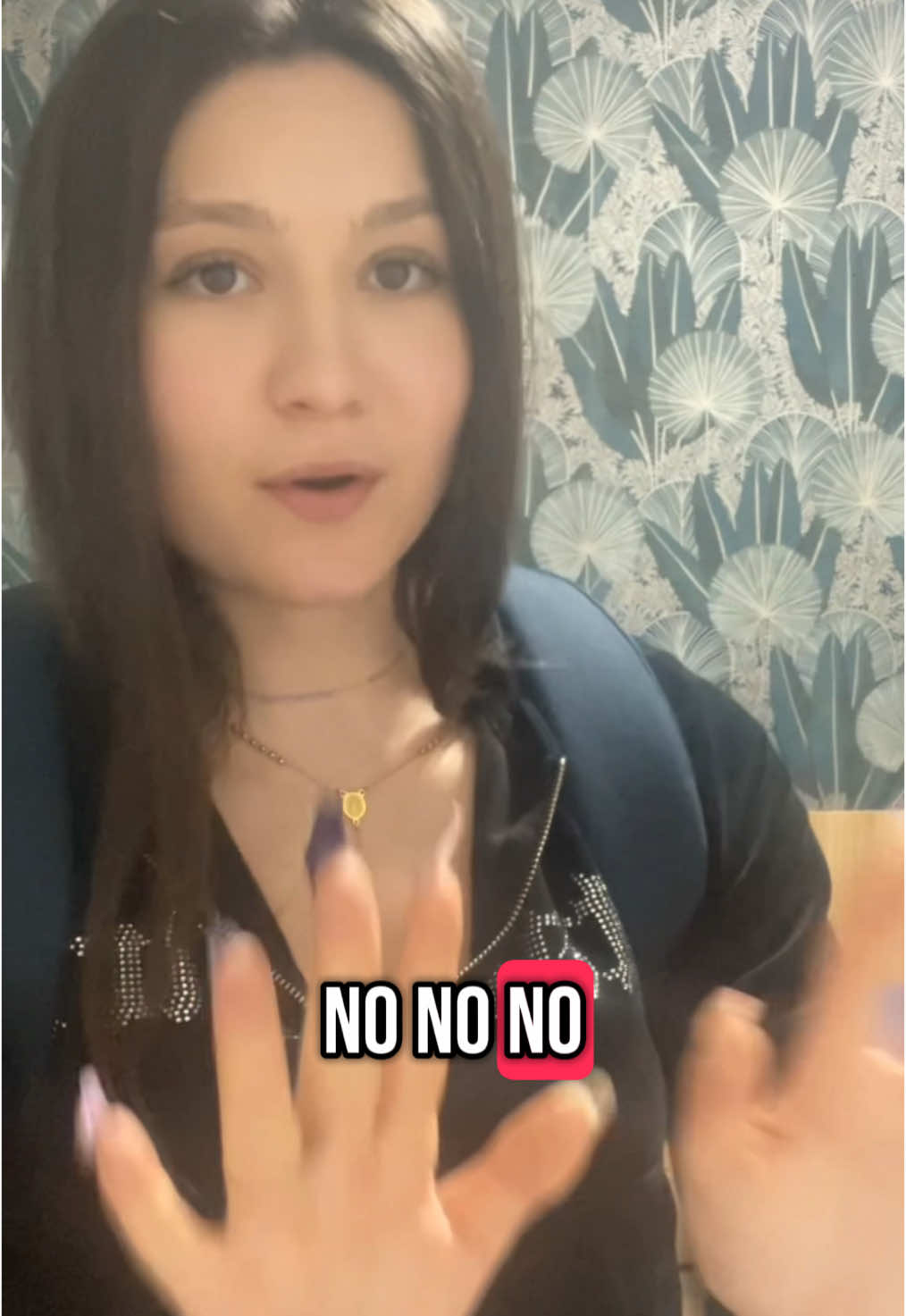 Porqué siempre que intento hacer el esfuerzo me responden en inglés 😂 será que me veo muy turista ? La verdad es un poco controversial porque me alegro que intenten adaptarse hablándome en inglés para ayudarme. Pero al mismo tiempo me da tristeza porque quería practicar en el idioma local 😂🇫🇷🇨🇴 Uds qué opinan? Les gusta que les hablen inglés cuando están viajando ?  #colombianosenelexterior #latinosenespaña #latinoseneuropa #colombianosporelmundo #humorlatino #humorlatinos 