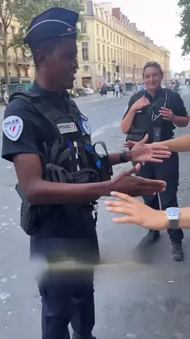 Dia Mencopet Seorang Polisi? 