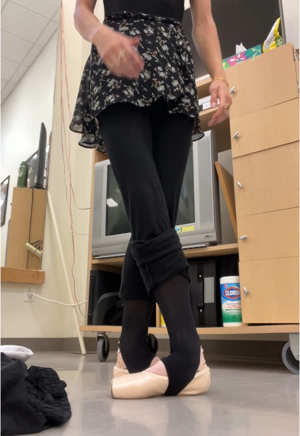 almost show time!! #ballet #ballettok #ballerina #dance #pointeshoes #ballerinalife #asmr #routine #sound 