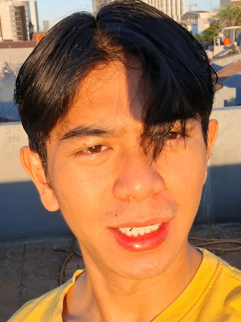 Replying to @ujibaebae Gimana hasil kameranya? Sebenarnya bisa rekam di 60fps sih dan hasilnya bagus banget, tapi sayangnya itu cuma bisa buat kamera belakang doang. Stabilisasi Samsung the best sih ini, disemua resolusi cakep. #samsungA56 #review 