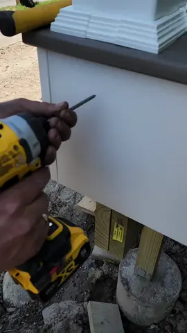 Quick fix for small mistakes. #construction #fortheboys #tipsandtricks #carpenter #DIY #trump #tips 