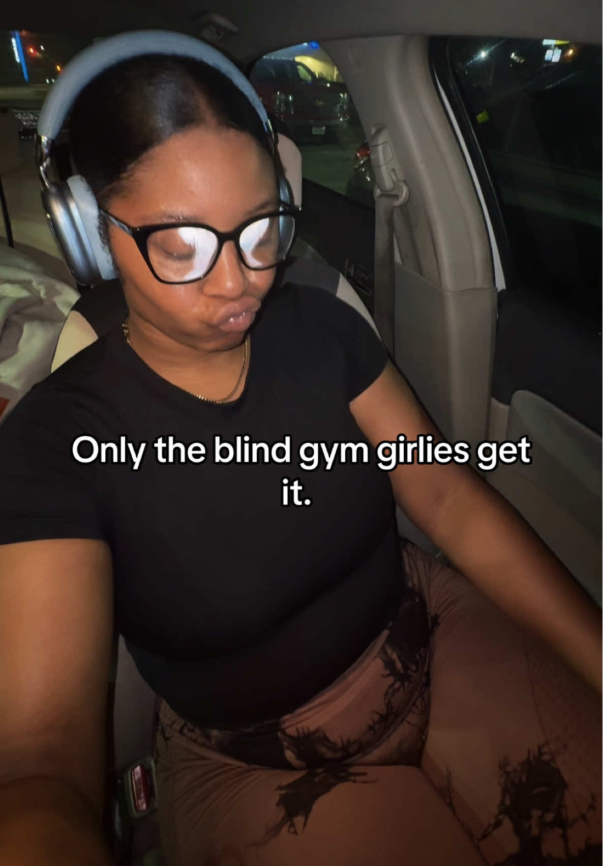 Wearing glasses during your workout is not for the weak🤣 #relatable #glasses #GymTok #gymgirl #gymhumor 