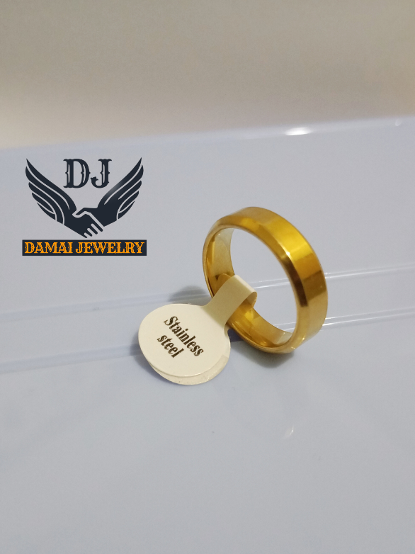 Cincin Titanium kotak #cincingold#stainlesssteel #cincinnikah#cincinTitanium#aksesorisfashion #cincinpria#cincinwanita#fyppppppppppppppppppppppp 