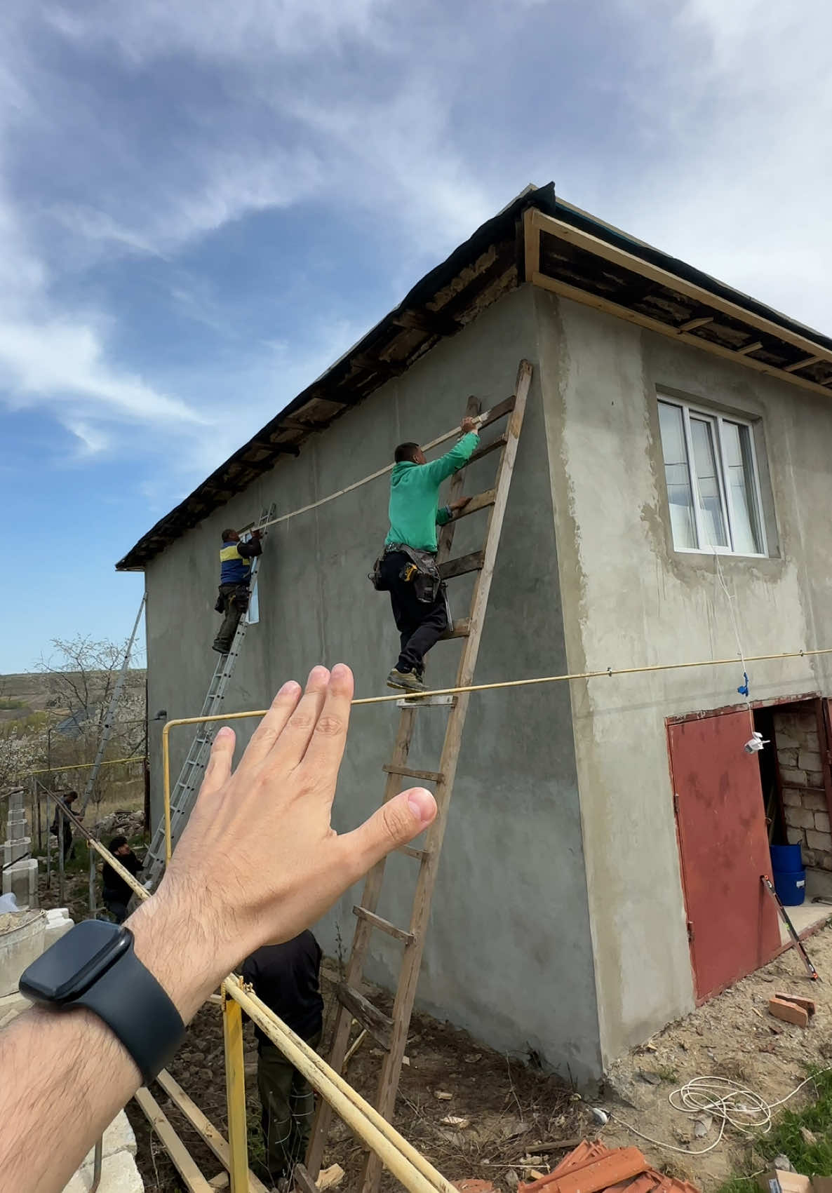 🔹 Cum construim carcasa de lemn pentru streașina la acoperiș. 🔹 Lasă un comentariu cu dimensiunile casei și primești un calcul personalizat pentru acoperișul tău. 📲 #60338800 #premiumacoperis #🏘️premiumacoperis #acoperislacheie #sistempluvial #tiglametalica #garantie #streasina #cherestea #lemn #italia #tiglamodulara