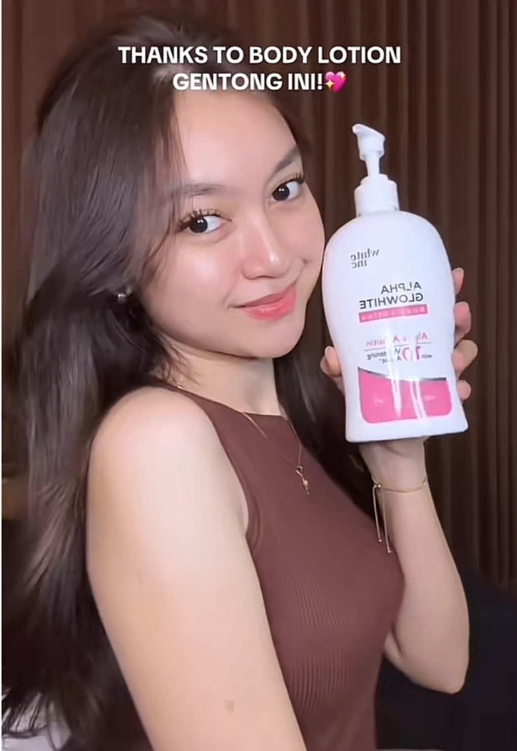 Alpha Arbutin Body Lotion Glow White Pemesanan produk bisa melalui DM Instagram atau Link di Bio ❤️ 📍 Perumahan Grand Muslim, Jl. Grand Muslim Raya No. C 20 - Lombok Barat #bodyskincare #skincaretips #bodyserum #bpom #original #halal #trusted 