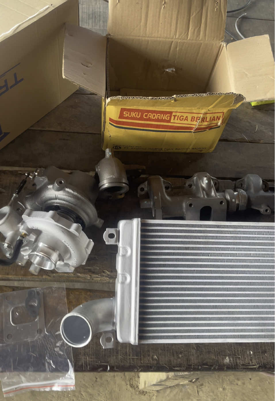 Turbo set intercooler HDX Kita persiapkan untuk ragasa menolak tua😍😍 #jelemutruck #truckdharmasraya #sawit 