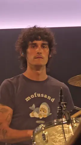 Video w/o the captions for the Cole girls and anyone who wants to use the clip for edits 🙂‍↕️ #colepreston #wallows #wallowsmusic #concert #livemusic #wallowsconcert #drummer 