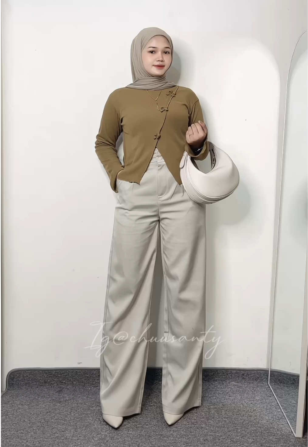 [spill dicaption] 🤍🤎 Spil 📎 Knit Top link bio No. 208 📎 Hijab Oval link bio no. 225 📎 Casual Pants link bio No. 199 📎 Tas link bio no. 201 📎 Heels link bio no. 204 CARA BELI : > klik link dibio @chuusanty “collshp.com/chuusanty” > dikolom search ketik sesuai nomor dicaption > nanti langsung masuk shopee > tinggal checkout > kalau blom punya apk shopee bisa download dlu. #outfit #outfitideas #outfitoftheday #outfitcheck #outfitinspiration #fypシ゚ #masukberanda #fypage #chuusanty 