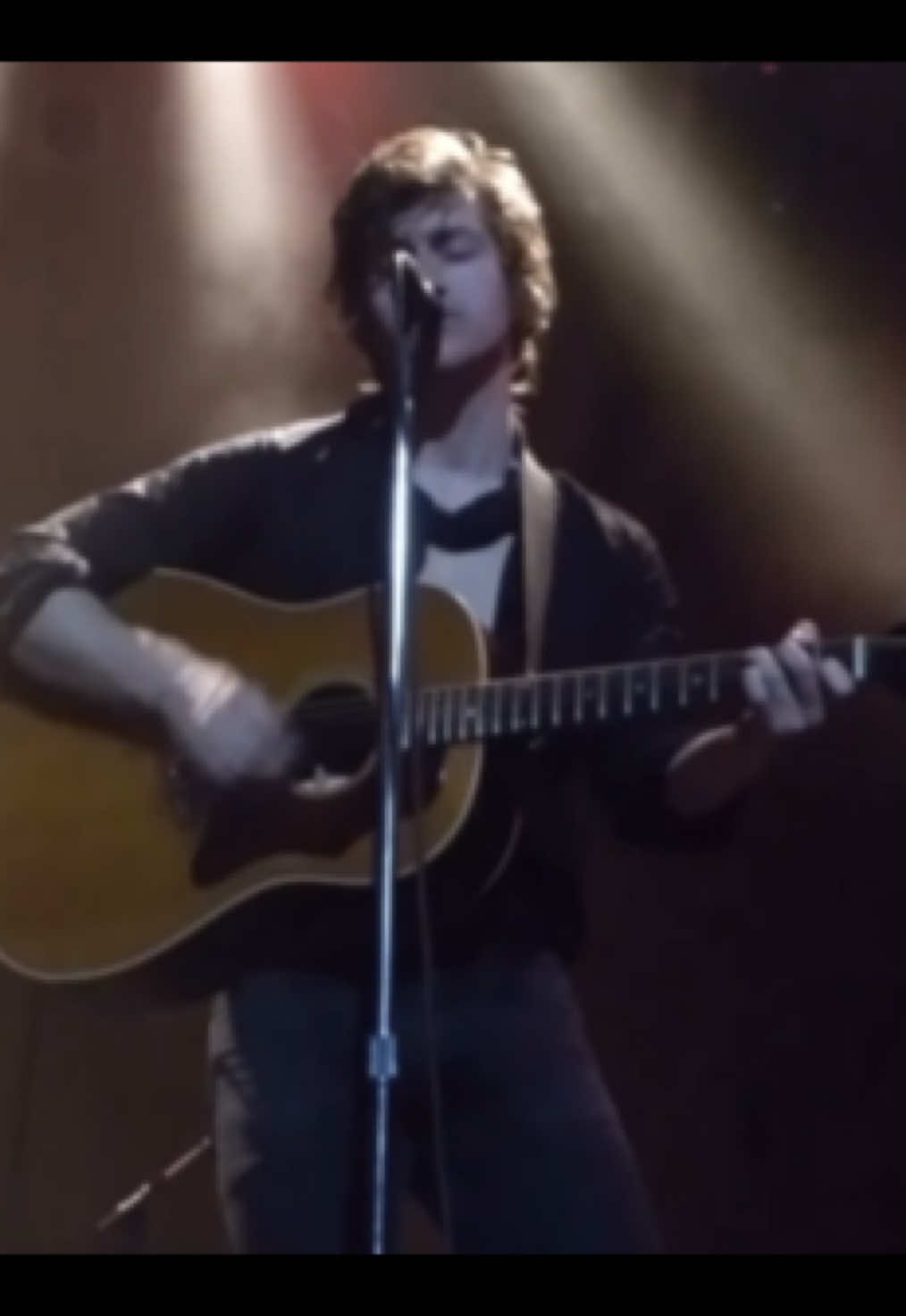 Might be his most personal/introspective song. He’s usually never the subject, just his feelings about other things or people. #bourneidentity #alexturner #thelastshadowpuppets #TLSP #eycte #arcticmonkeys #lyrics #rock #indie #band #live #concert #fyp 