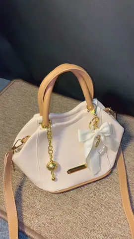 warna cream cappucino cakepnyooo😍 #fyppppppppppppppppppppppp #fyp #tasviral #rekomendasitas #xyzbca #slingbag #tasselempang 