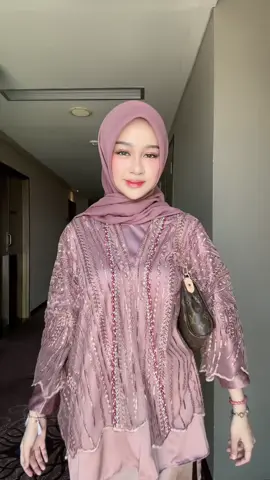 kodangan pun ttp velocity, ANYWAYY KEBAYAA aku dari @arayaofficial.id on ig yaa!! #kondangancheck #fitcheck #kondaganoutfit 