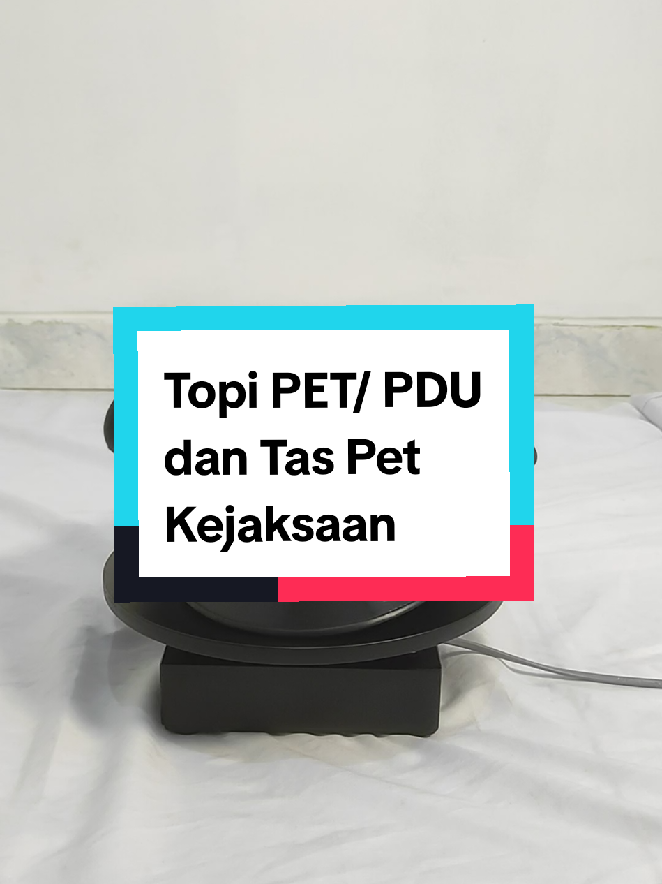 Persiapan untuk Ulang Tahun Kejaksaan atau Upacara Nasional kamu wajib siapin Atribut PDU yang satu ini 👌☺️ Topi dengan Tas PDU, supaya Topi mu terhindar dari debu dan dari air hujan kamu harus banget punya tas nya lohh.. topimu jadi mudah dibawa kemana saja pastinya ☺️👌 #topipdukejaksaan #topipdu #kejaksaan #jaksa #kejaksaanri #adhyaksa #atributpdukejaksaan #taspdu #petkejaksaan #atributkejaksaanpremium #myatribut #myatributkejaksaan #kejaksaanagung #tokokejaksaan 