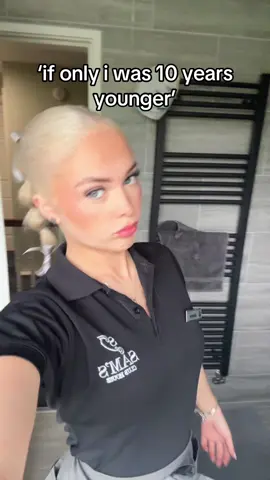 waitressing life💔