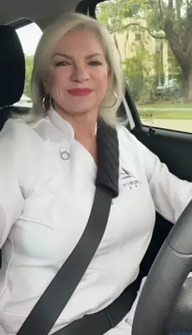 Lo bueno viene pero viene en burro #buenosdias #buenosdías #consejosconveneno #tucoachdevida #mesdeabril #tauro #abril #abril24 #felizjueves  Canal YouTube @misspiggymiami Canal WhatsApp Buenos Días Canal Telegram Buenos Días 
