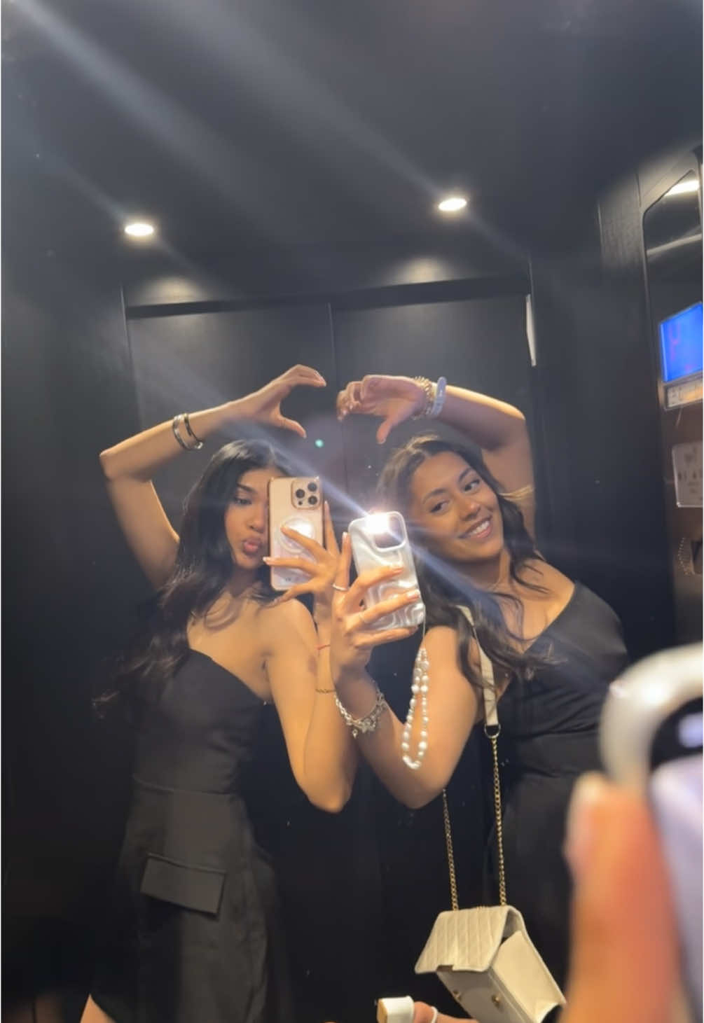 Just two girls tryna be fine diners 👀 #fyp #foryou #bestfriend #holiday #prague 