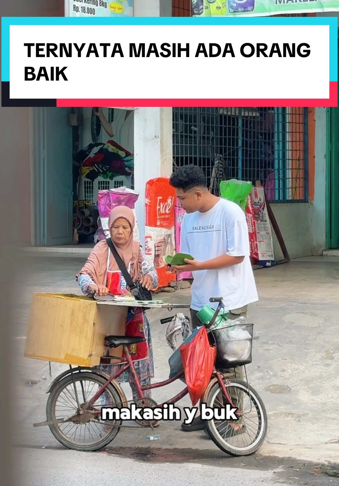 Gimana kalau kalian lihat orang kelaparan?  Apa yang terlintas di hati kalian?  Berbagi antar sesama tidaklah merugikan sama sekali melainkan sangat menguntungkan dari segi kebahagian melihat senyuman mereka. Mungkin bagi kita tidak berarti, tapi bagi mereka sangatlah berarti. Jangan lupa untuk selalu bersyukur ya guys! Bagi yang mau Link ada di bi0 ya