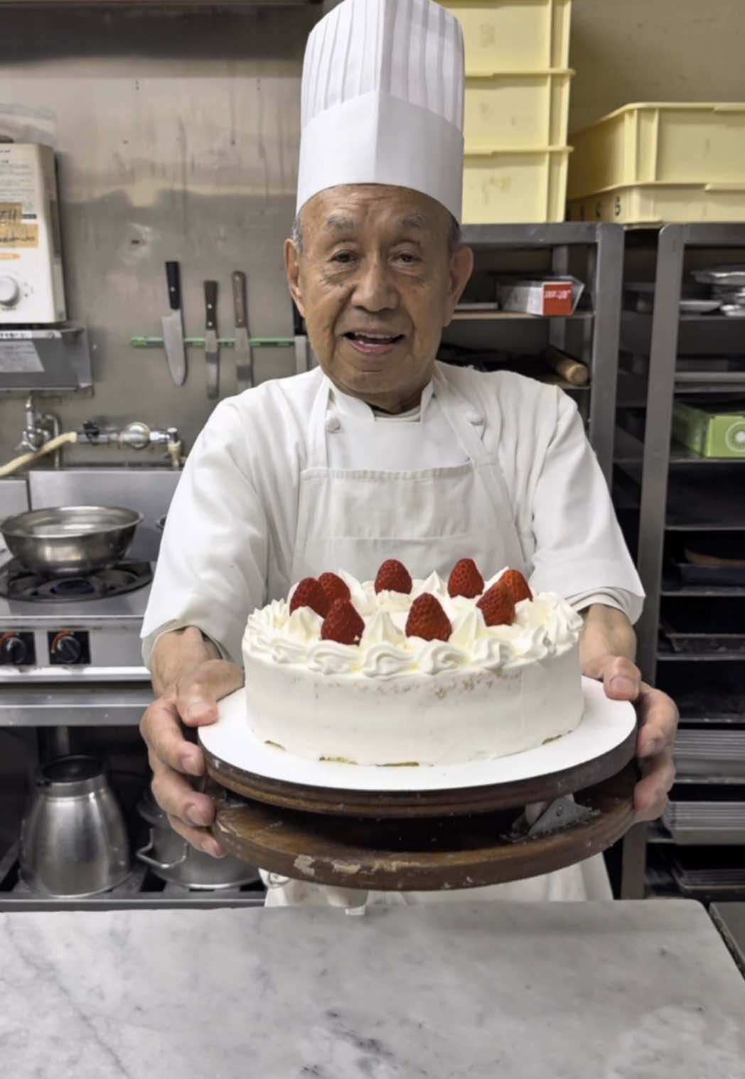 愛知県で食べられる90歳のパティシエが作る絶品ショートケーキ🍰 「ふらんす菓子屋　エミリー」 📍 愛知県尾張旭市緑町緑ヶ丘27   #japanesefood #japanfood #japan #tiktokfood #愛知グルメ 