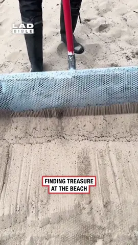 The beach is like a box of chocolates... You never know what you're gonna get 😅 (🎥: @sp_bacek) #ladbible #beach #treasure #findingtreasure #coolvideos #surprise #omg