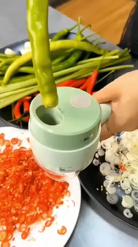 Mini electric vegetable cutter, slice, dice, grind and cut onions, ginger and garlic into powder as you like, saving time and effort, so cool #good things recommended #multi -function vegetable cutter #super cheap and cost-effective #kitchen good things
