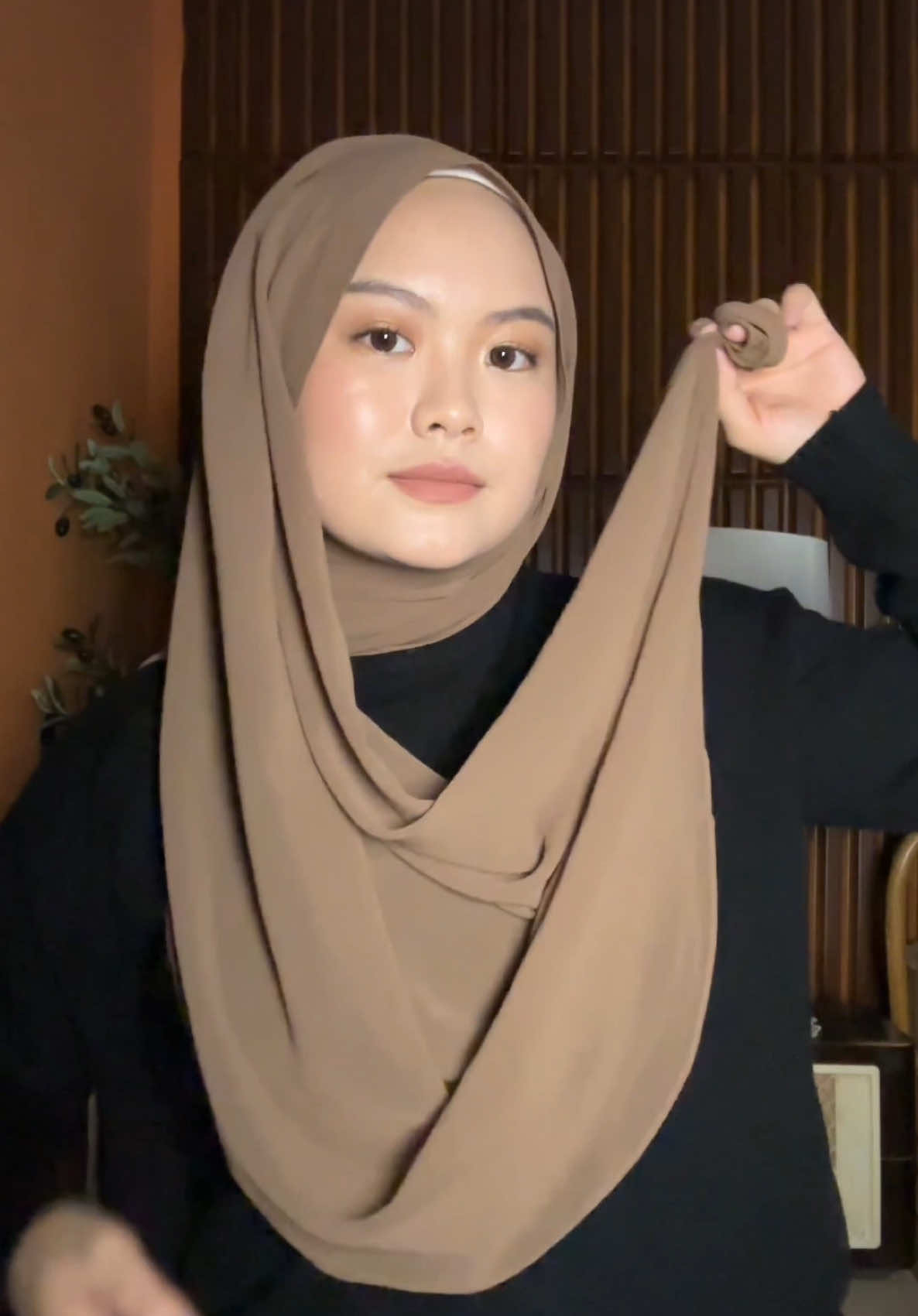 my go to pinless style! senang sangat, korang pejam mata pun boleh siap!😝 #fyp #hijabtutorial #shawltutorial 