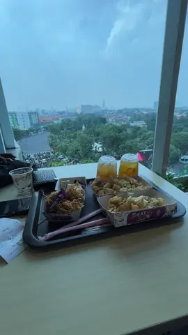 Orang desa mainnya ke kota 😅 #fyp#foryoupage #fyppppppppppppppppppppppp #surabaya #royalplazasurabaya #surabatatiktok#surabayahitz 