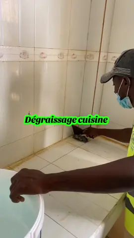 Nettoyage cuisine.  #nettoyage #entrepreneur #cleaning #pourtoi #nettoyagemaison #servicenettoyage #dakarbuzz #buz #dakar #nettoyagemaison #nettoyagesol #nettoyagesatisfaisant @toutlemonde 