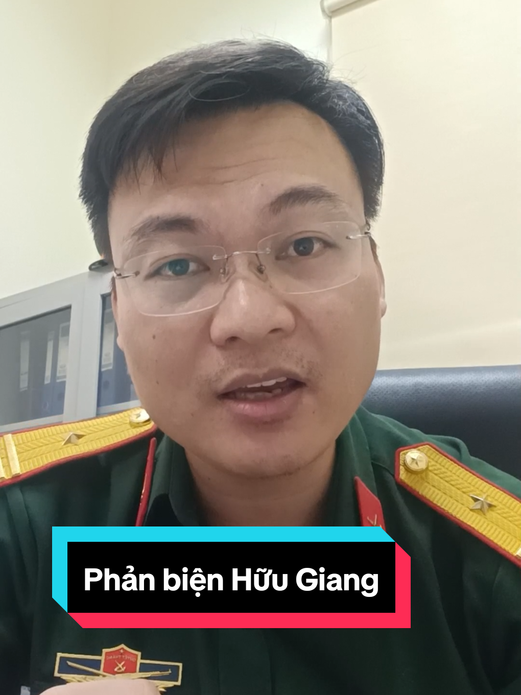 Tay này liệu có bị bế đi không? #phanbienhuugiang  #huugianggoichientranhvietnam  #khangchienchongmi  #baovetoquoc  #chunghiadantuy  #chunghiavoon #CapCut 