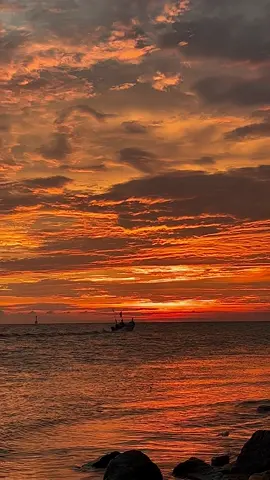 Kamera tak cantik, tapi view yang cantik, ambilah save ye kalau suka, thanks support❤️#sunset #fyp 