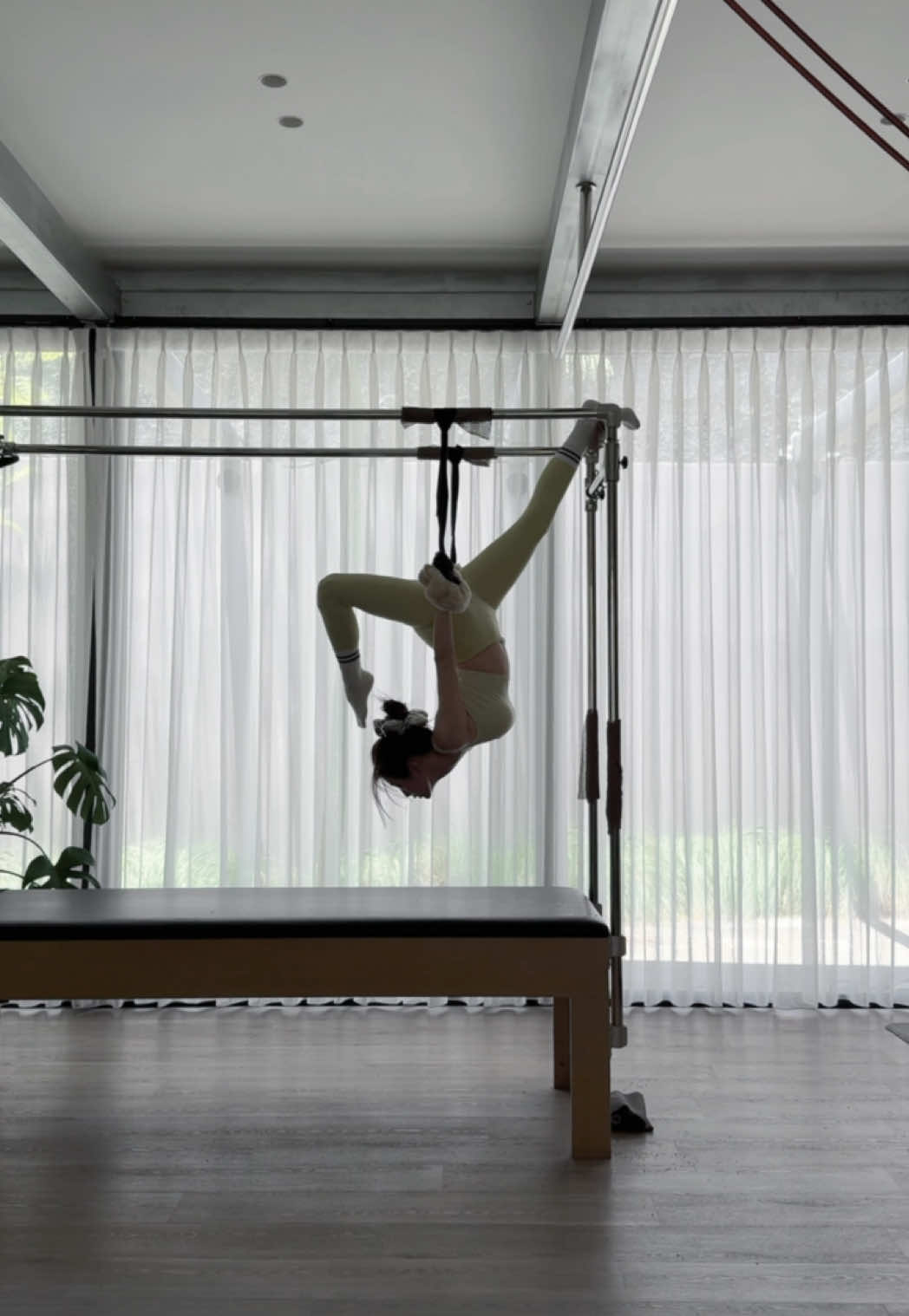 #pilates #pilatescadillac #pilatescadillacflow #pilatesgirl #pilatestiktok #pilatesworkout 