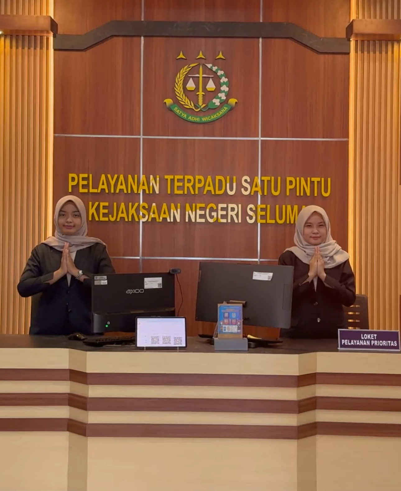 Profil Kejaksaaan Negeri Seluma Mewujudkan Zona Integritas menuju Wilayah Bebas dari Korupsi (WBK) dan Wilayah Birokrasi Bersih Melayani (WBBM) Kejaksaan Negeri Seluma, Melakukan Penguatan terhadap 6 (enam) area perubahan, diantaranya : 1. Manajemen Perubahan 2. Penguatan Tatalaksana 3. Penguatan Manajemen SDM 4. Penguatan Akuntabilitas 5. Penguatan Pengawasan 6. Penguatan Pelayanan Publik #kejaksaannegeriseluma #kejariseluma #jaksa #jaksaagung #wbk 