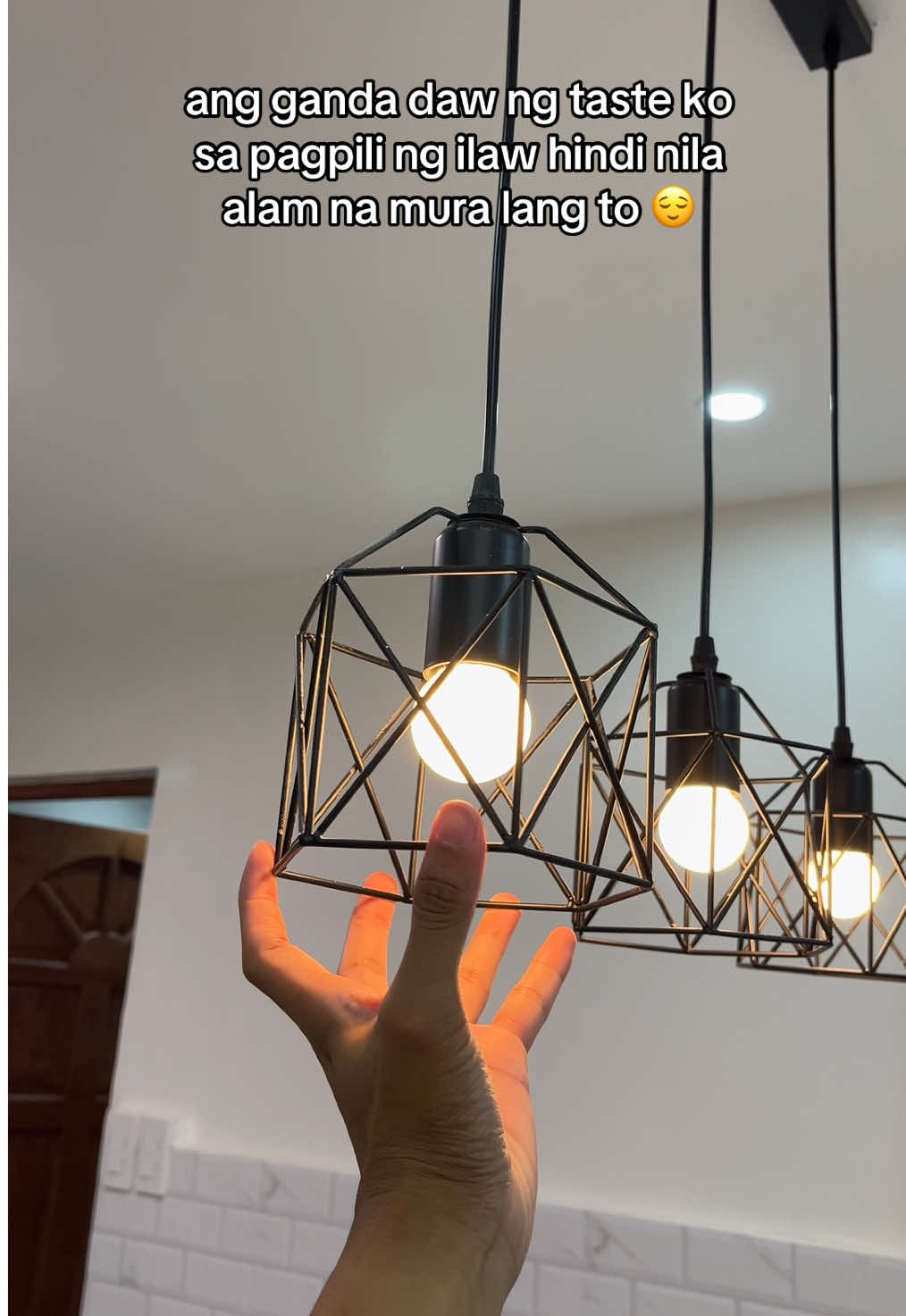 lakas ng dating nito sa bar area #ceilinglight #homedecor #nordicchandelier #chandelier #lightingideas 