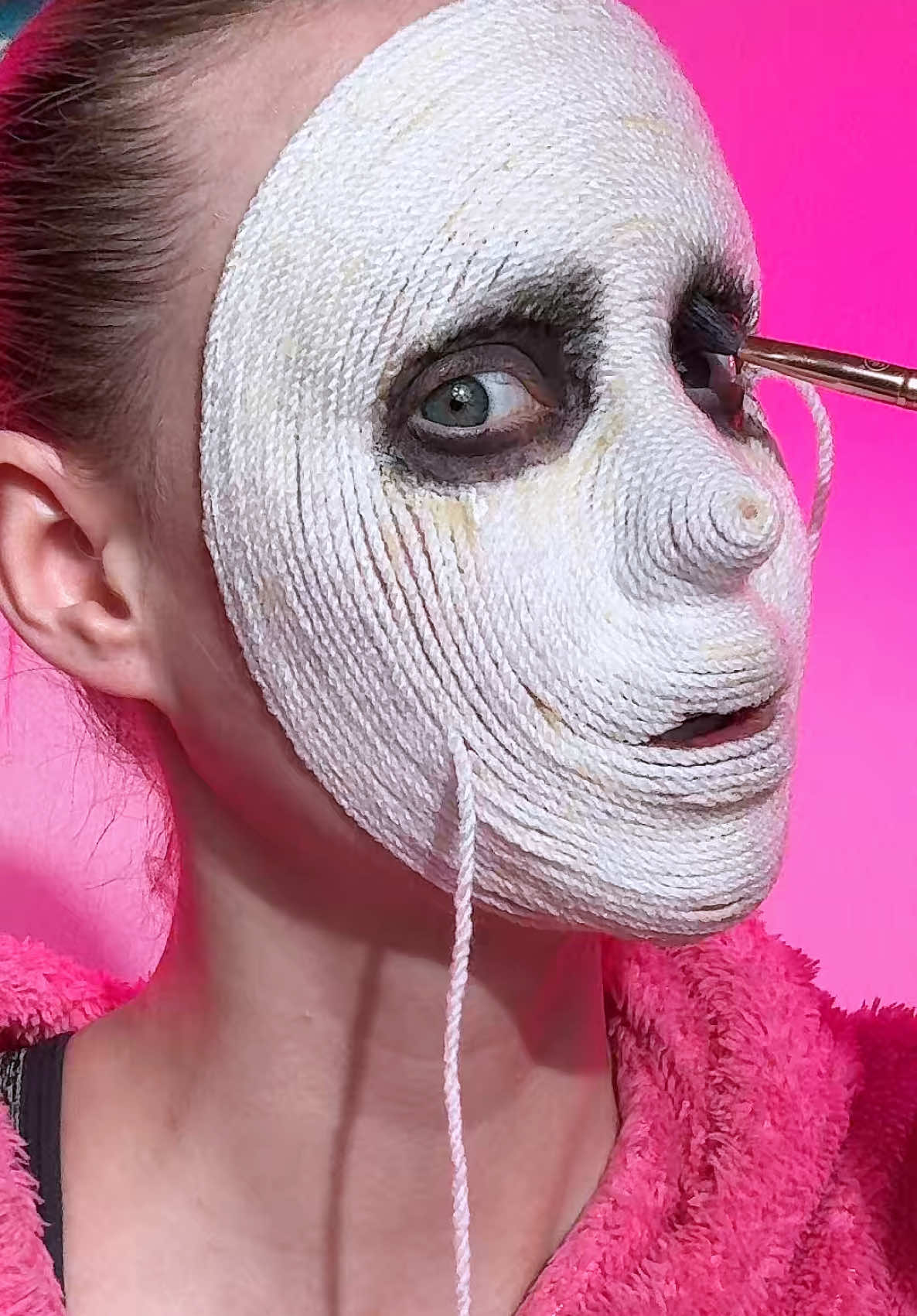Face full of yarn 🧶 ib @Anastasia Shnabel @Anna👩🏼‍🎨  #sfxmakeup #maureennaudts #yarnmakeup #woolmakeup #dollmakeup 