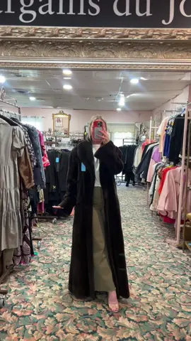 reasons why I love shopping at resale, consignment, & thrift stores:  1. You will find pieces that nobody else has  2. Vintage clothing & accessories are 10x better, especially the quality  3. It’s about the trill of the hunt! You never know what clothing (designer or not) pieces you’ll find! #shoppinghaul #resale #resalefashion #clothing #fyp #foryou #fashion #thrift #thrifting #thriftingfinds #vintagefashion #vintage 