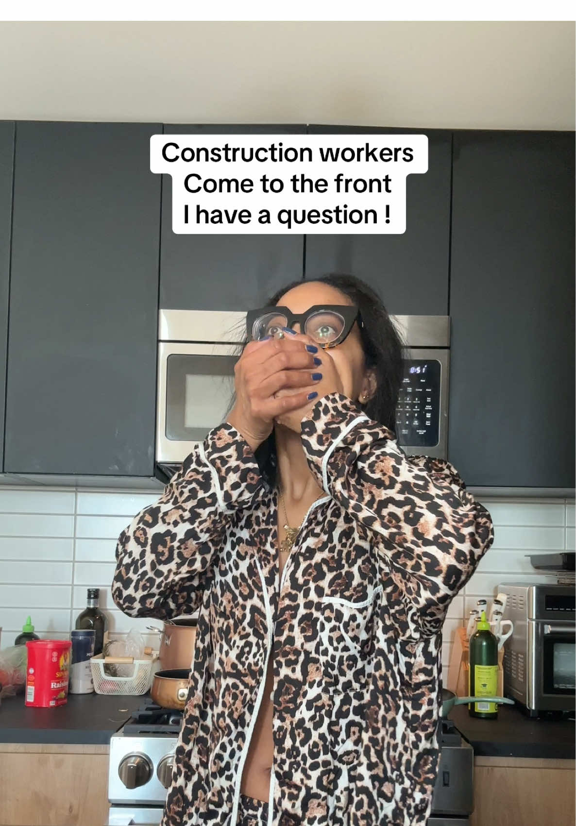 How long this metal slab gonna be here ?! I can’t sleep!  #nycconstruction #311? #nyclife 