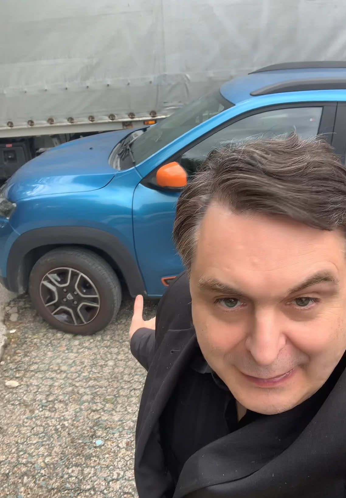 Questa 🚗 sembra una vasca da bagno 🤦🏻‍♂️ #andreadipre #avvofatto #dacia #dipreism #dipreismo