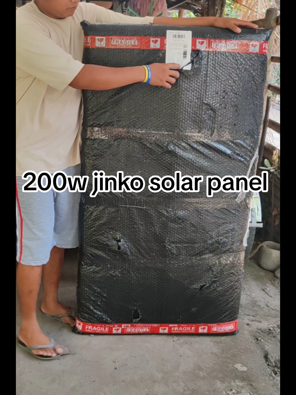 jinko solar panel 200w for only 3000+ na lng 🥰 #jinkosolar #jinkosolarpanels #jinkosolar #200wsolarpanel #jinkosolarpanels200w #sismayshop 
