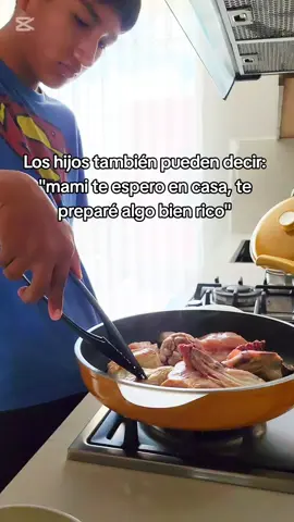 Las mamis también queremos ser consentidas por los hijos ☺️ #hijos #cocinando #essen 