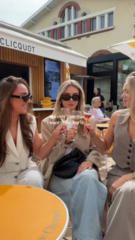The only pain that i want in my life is cham-pain 🍾🥂🤍 #champagne #reims #epernay #girlstrip #champagnetasting #fyp #trending #champagnestreek #theonlypainiwantinmylife 