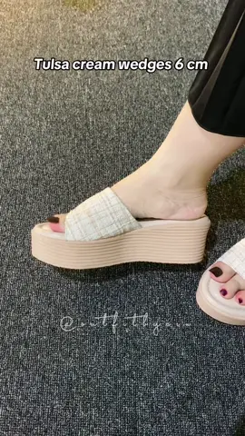Wedges super cantik empuk 😭🫶🏻 #sandal #sandalwanita #sandalwedges 