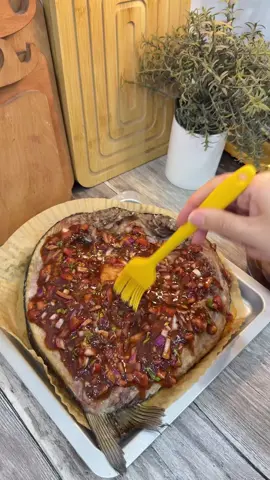 حشوة سمج مشوي تجنن طعمها 🤤🤤🤤 بصل ناعم طماطة فص ثوم وكرفس او معدنوس ضفت عليهن زيت الزيتون وعصير الليمون وكجب ودبس رمان وشطة ولبهارات نومي بصرة مطحون وبابريكا وليمون دوزي وملح وفلفل اسود خلطتهن سوة  دخلت لسمجة للفرن استوت من الاسفل طلعتها وخليت الحشوة ورجعتها للفرن فقط من الاعلى مشتغل وطلعت عندي تجنن  وعافيات علينا وعليكم #سمج #صلصه #طبخ #سمج_سموج #شوي #سمك #شوي_سمك #سمج_مسكوف #طبخات #طبخات_سهله #طبخي #طبخاتي #اكسبلور #اكسبلورexplore #explore #capcut #tiktok #trending #viral 