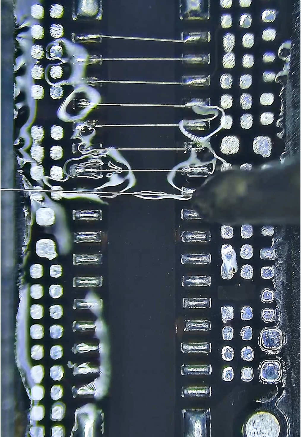 When I first started learning mobile phone repair, this is how I practiced jumper wiring. How did you practice?#phonerepair  #mobilephonerepair #repair #fix 
