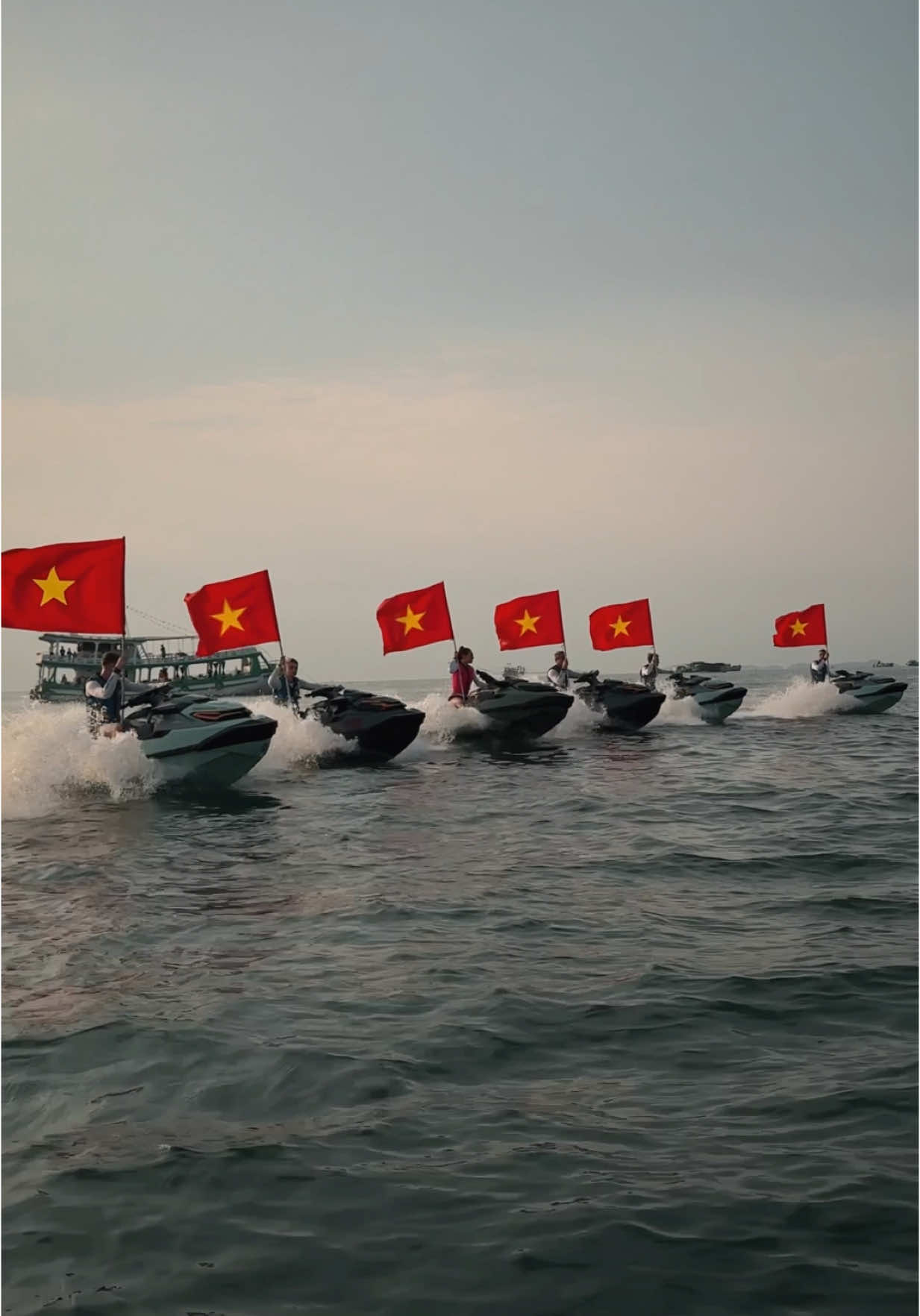 Awaken Sea 🌪️💦 #phuquoc #sunsettown #vietnam #vietnamtravel #jetski #show #kissbridge #kissbridgephuquoc #seadoo #seadoolife #gtx #supercharged #sunset #phuquoctrip